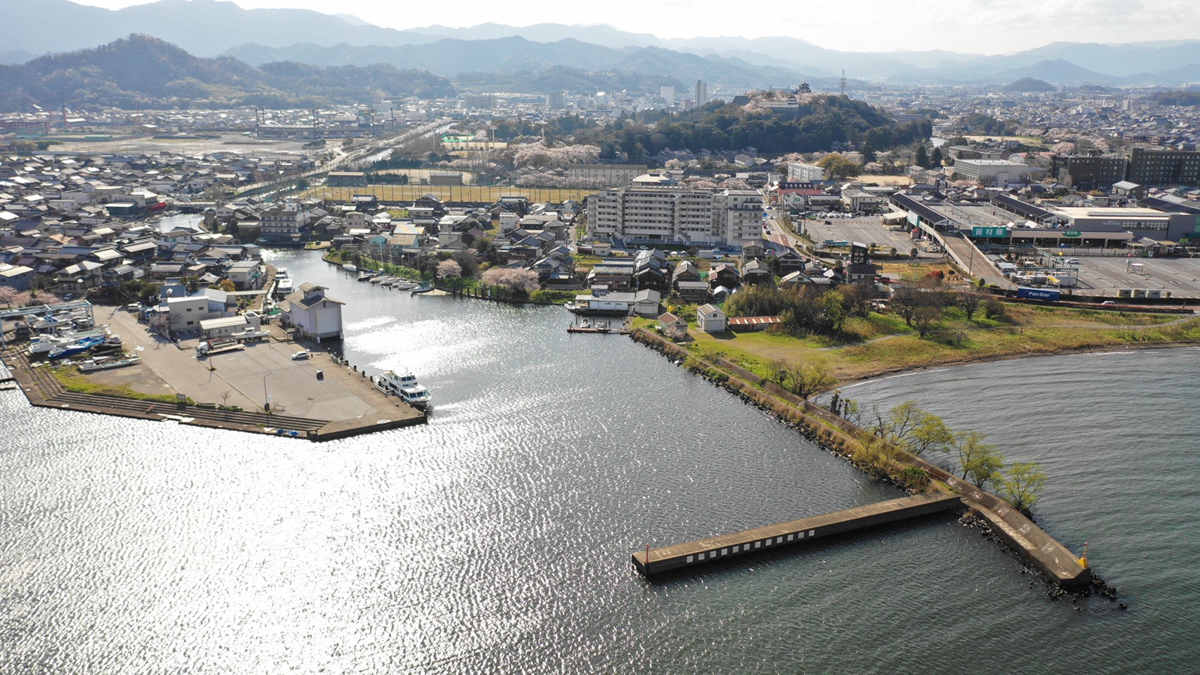 琵琶湖東エリア 彦根港 の釣り場ガイド 駐車場 トイレ 釣れる魚 琵琶湖釣りwalker