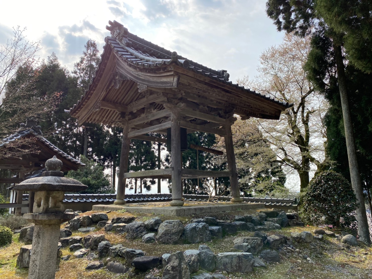 高島市 青蓮山 酒波寺 の駐車場 写真スポットガイド 桜の名所 琵琶湖アウトドアマップ