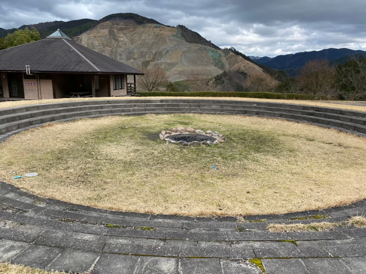 関西最大級のダム湖畔キャンプ場 甲賀市 青土ダムエコーバレイ 攻略ガイド 駐車場 トイレ 琵琶湖アウトドアマップ