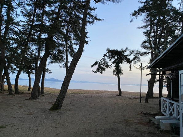【白い砂浜が美しい 琵琶湖】『白浜荘オートキャンプ場』情報まとめ